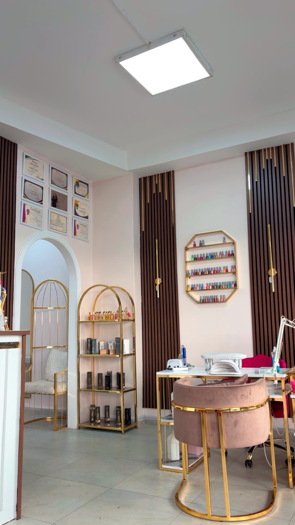 Salon girişi